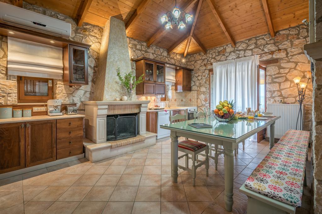 Tramonto With Private Heated Pool, By Zantewize Vila