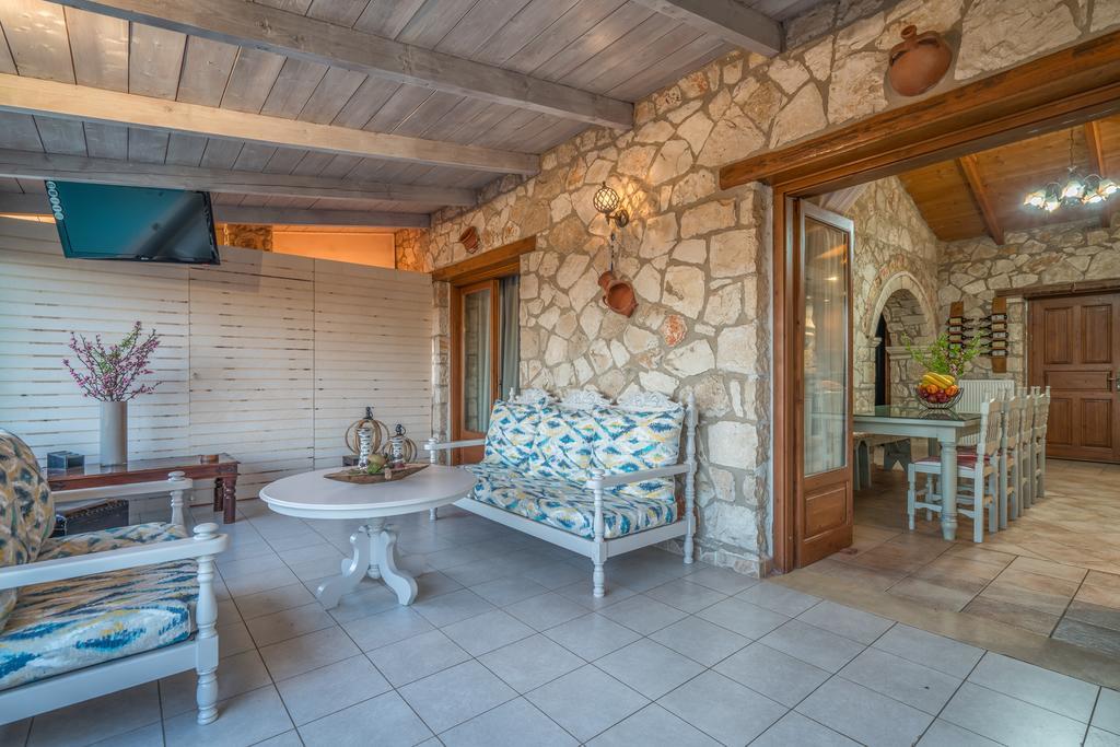 Tramonto With Private Heated Pool, By Zantewize Volímai