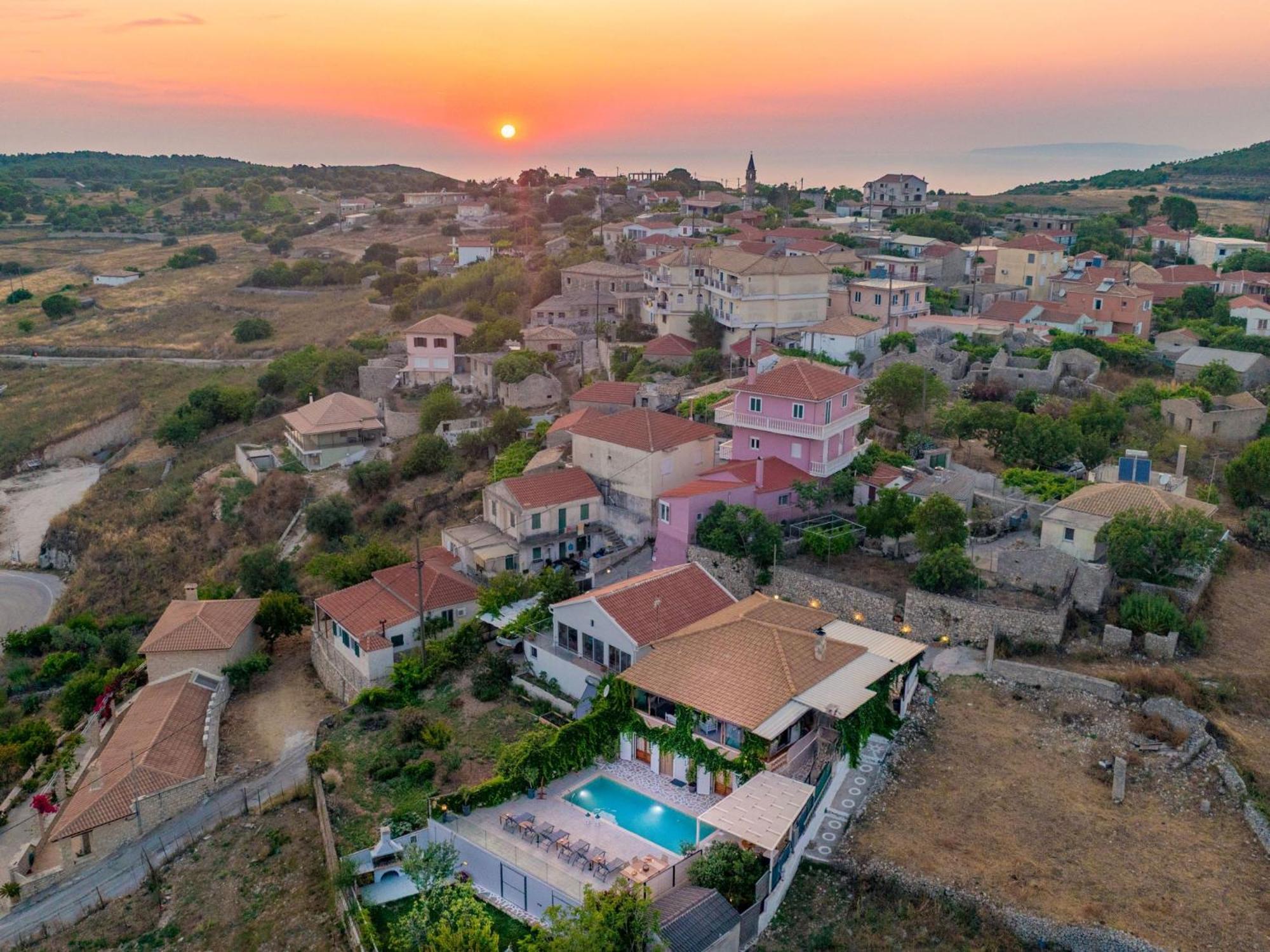 Tramonto With Private Heated Pool, By Zantewize Volimes