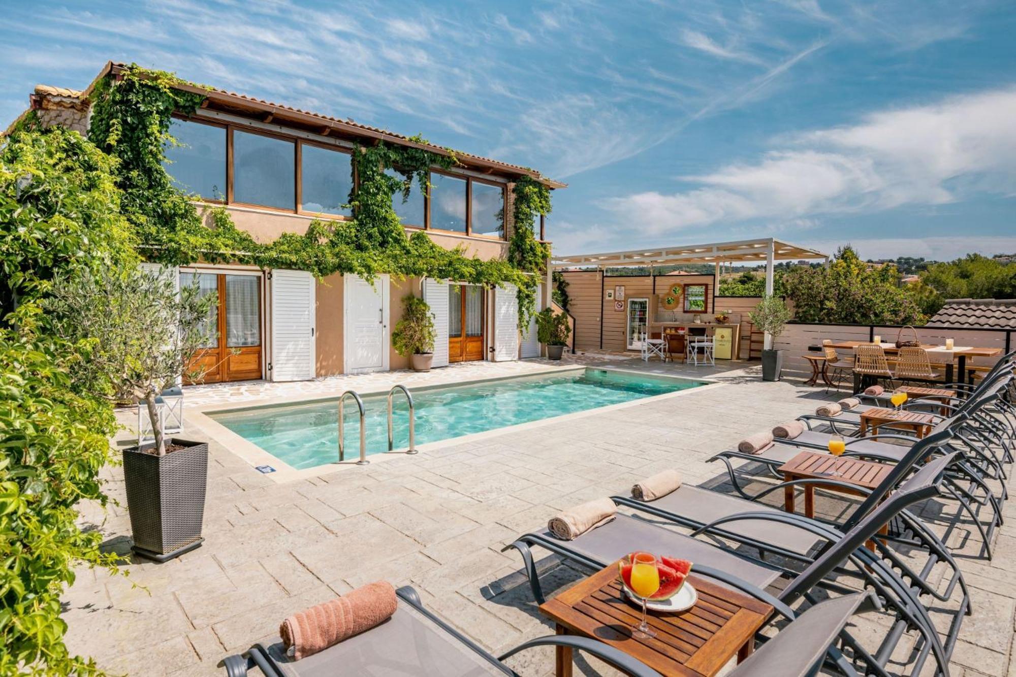 Tramonto With Private Heated Pool, By Zantewize