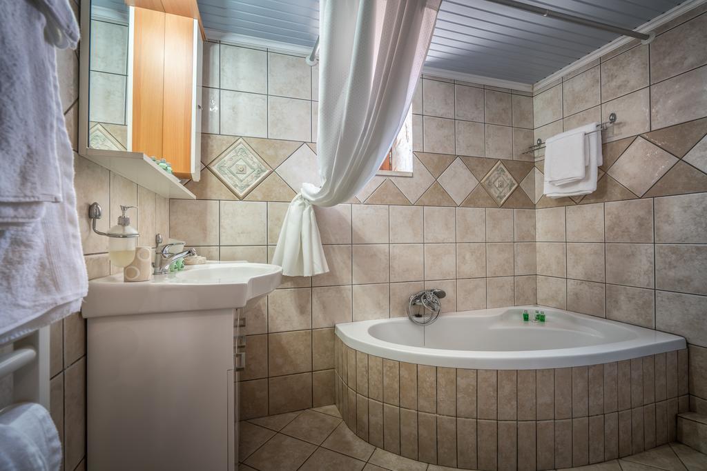 Tramonto With Private Heated Pool, By Zantewize *